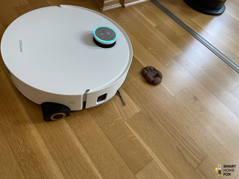 Der Dreame Aqua10 erkennt Hundehaufen nicht immer zuverlässig und berührt diese im Test.